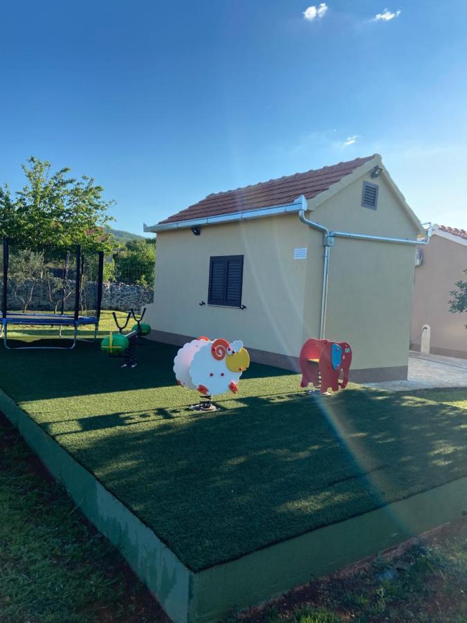 Vacation House Radosic Radosic  ภายนอก รูปภาพ