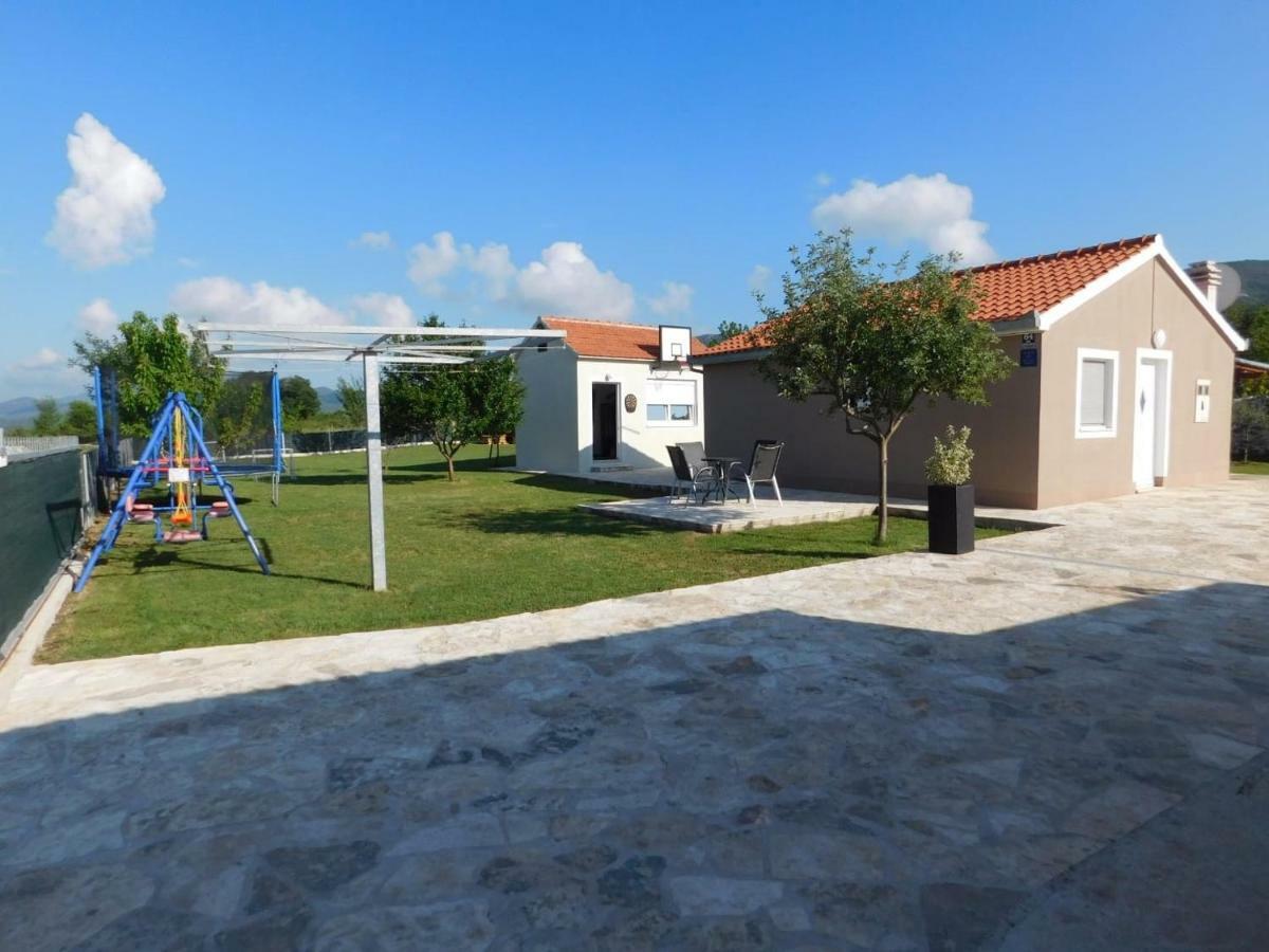 Vacation House Radosic Radosic  ภายนอก รูปภาพ