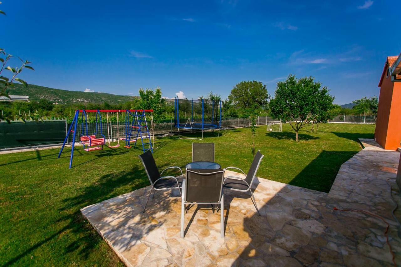 Vacation House Radosic Radosic  ภายนอก รูปภาพ