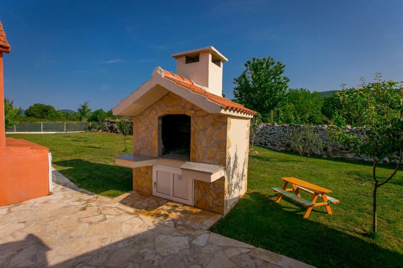 Vacation House Radosic Radosic  ภายนอก รูปภาพ